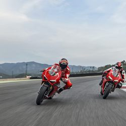 PanigaleV4R-01.jpg